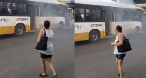VÍDEO: Passageiros fogem de ônibus da Global Green que ameaça incendiarTodo dia