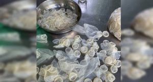 Polícia encontra 324 mil camisinhas usadas em fábrica de “reciclagem”Fábrica clandestina lavava, remodelava, embalava e revendia os preservativos