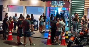 FESTAS EM MANAUS: Eles não têm medo de Covid e nem de políciaNão têm medo de nada