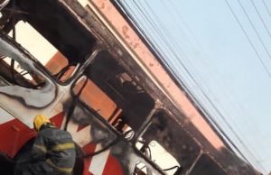 Ônibus pega fogo no meio da rua em ManausATÉ QUANDO?