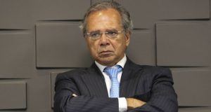 Guedes é condenado a pagar R$ 50 mil por chamar servidores de “parasitas”Ministro bocudo