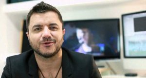 Cantor Maurício Manieri sofre infarto e é internado em UTI