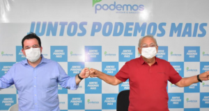Aos 80 anos, Amazonino se junta ao jovem Wilker nas ruas e nas redes sociaisLá vem o Negão
