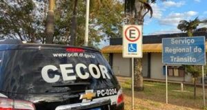 Hacker é preso ao invadir sistema do Detran e cancelar R$ 1,3 mil em multas