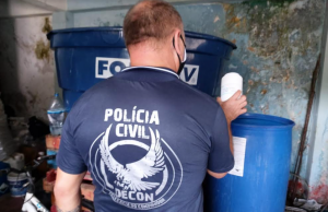 Polícia fecha empresa que vendia água sanitária falsificada em ManausOperação contra fraude