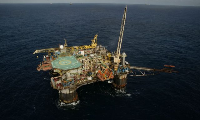 Plataforma semi-submersível P-20