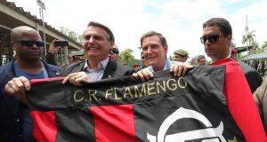 Crivella autoriza Maracanã com torcida e usa flamenguistas como cobaias da Covid