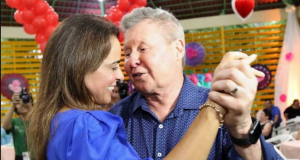 Arthur vai às redes sociais e pede que parem de insultar sua esposa e sua famíliaTá demais, afirma o prefeito