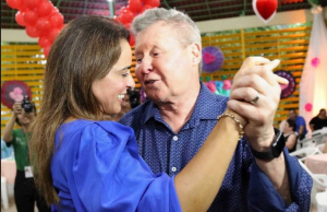 Arthur vai às redes sociais e pede que parem de insultar sua esposa e sua famíliaTá demais, afirma o prefeito