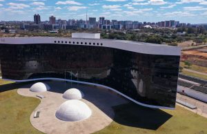 Forças Armadas inspecionam código-fonte de urna eletrônica no TSEPartidos políticos também podem verificar os códigos