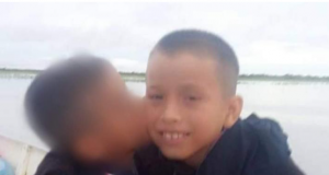 Embarcação afunda e adolescente desaparece no AmazonasDesespero
