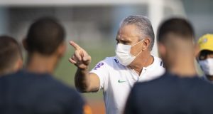 Seleção brasileira inicia caminhada para Copa do Mundo de 2022Com dores na lombar, Neymar pode desfalcar Brasil