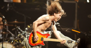 Morre o guitarrista Eddie Van HalenLuto no Rock