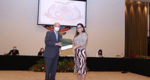 TCE entrega diploma a profissionais de saúde que estão na linha de frente do combate à Covid-19Honra ao mérito sem aglomeração