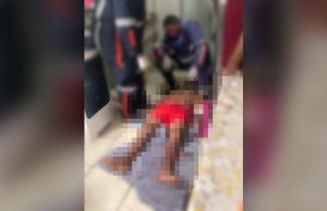 Terror na Compensa: homem é morto dentro de residência na frente de criançasCrime brutal