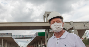 Arthur ironiza buracos de Manaus: “Não consigo achar”Prefeito ironiza