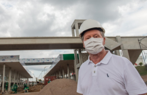 Arthur ironiza buracos de Manaus: “Não consigo achar”Prefeito ironiza