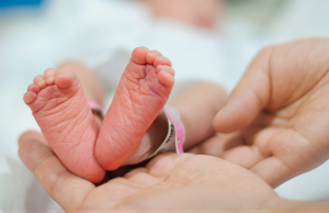 COVID: Mãe abandona filha recém-nascida no hospital após bebê testar positivoCrueldade