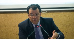 Em tratamento contra a Covid, Eduardo Braga é internado no Sírio LibanêsPrecaução