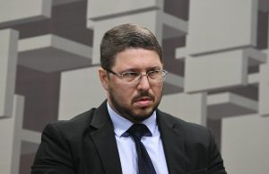 Carlos Almeida afirma que “bolsa da propina” era apenas uma lancheira