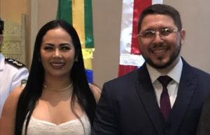 “Ei, mana, tu tem dois periquitos não, sua fuleira”, dispara esposa do vice-governador