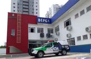 Pedófilo é preso se masturbando para crianças no ZumbiMaldito