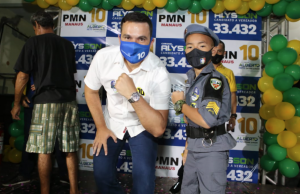 Alberto Neto promete escolas militares de tempo integral se for prefeito em ManausCampanhas na ruas