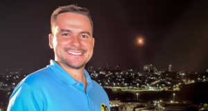 Alberto Neto promete deixar orla do Amarelinho tinindo de novaCampanha nas ruas