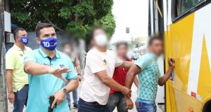 Candidato Alberto Neto saca arma e rende ladrão de ônibus no CoroadoCena de cinema