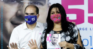 Ricardo Nicolau promete busão de graça para todos os estudantesCampanha nas ruas