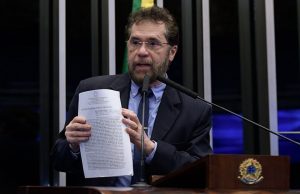Plínio Valério chama de “absurda” decisão de afastar senador do dinheiro nas nádegasNão gostou