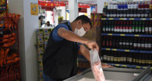 Procon recolhe 130 Kg de comida estragada no Jorge TeixeiraQue cara de pau