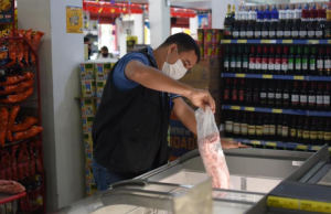 Procon recolhe 130 Kg de comida estragada no Jorge TeixeiraQue cara de pau