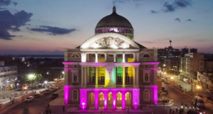 Teatro Amazonas é iluminado para lembrar campanha “Outubro Rosa”Atenção ao câncer de mama