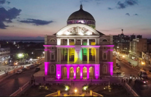 Teatro Amazonas é iluminado para lembrar campanha “Outubro Rosa”Atenção ao câncer de mama