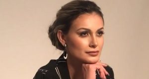 Andressa Urach acusa igreja de explorar mais que prostíbulo e pede doações de voltaSurtada