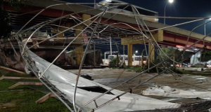 100 venezuelanos moram no abrigo destruído pela chuva em ManausRecontrução