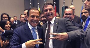Bolsonaro rebate Dória e afirma que toma vacina da Covid só quem quiserMais polêmica