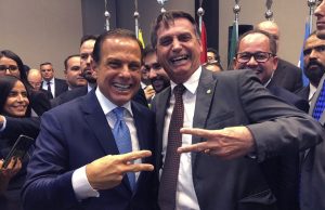 Bolsonaro rebate Dória e afirma que toma vacina da Covid só quem quiserMais polêmica