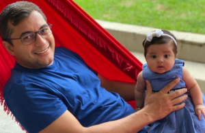 Wilson Lima faz foto com a filha e pede proteção às crianças do AmazonasChefe de família