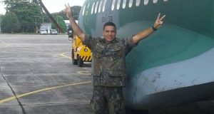 Ex-militar da FAB morre após ser atingido por raio durante chuvaA esposa ficou ferida