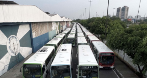 Ônibus de graça, eleição e pandemia no dia da votação em Manaus