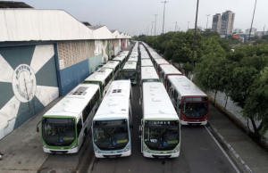 Ônibus de graça, eleição e pandemia no dia da votação em Manaus