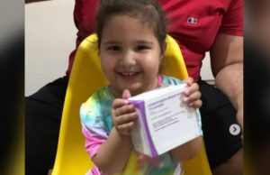 Pequena Isadora Thury começa a fazer uso do medicamento mais caro do mundo"A Isadora está ótima, reagindo super bem até agora e cremos que permanecerá assim, porque o milagre de Deus é perfeito"