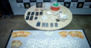 Polícia estoura laboratório de droga e prende dez pessoas no bairro AlvoradaUma adolescente de 17 anos foi apreendida