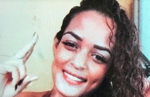 Você viu Karina da Silva? Ela desapareceu após sair da casa da avó com uma amiga Na ocasião ela estava trajando um vestido de alça de cor cinza