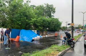 Atenção! Parte da avenida Mário Ypiranga cedeu e está interditadaChuva forte da madrugada