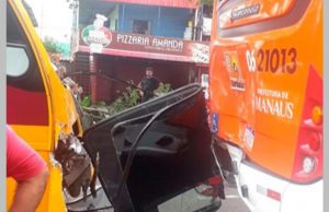 ‘Amarelinho’ bate na trasseira de ônibus e quatro pessoas ficam feridas na Zona Leste