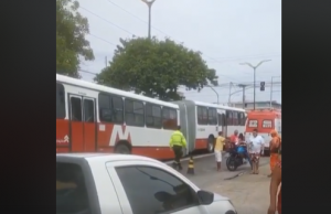 VÍDEO: Ônibus da Eucatur racha ao meio em plena Noel NutelsCoisas de Manaus