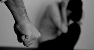 Vigilante embriagado espanca esposa de resguardo até abrir os pontos e depois fogeO caso aconteceu no domingo (8), em Manaus